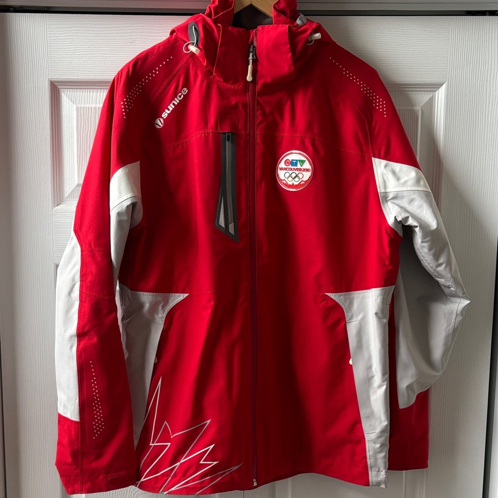 Vancouver 2010 Olympics Sunice CTV red/grey removable hood jacket EUC